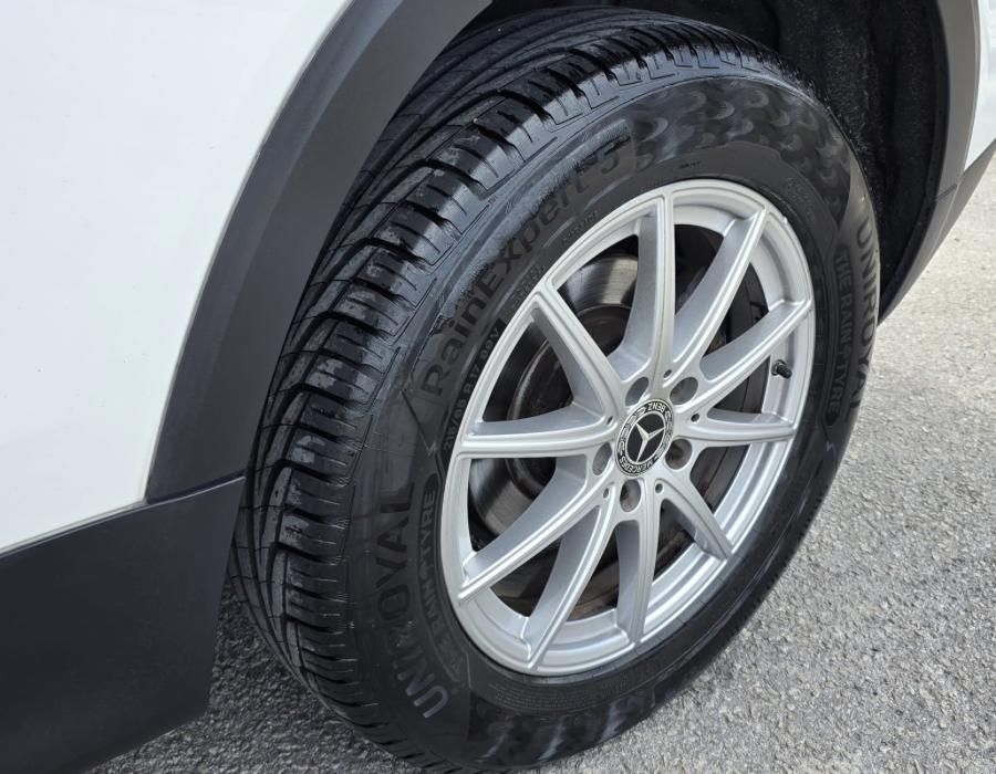 MERCEDES-BENZ GLB180D